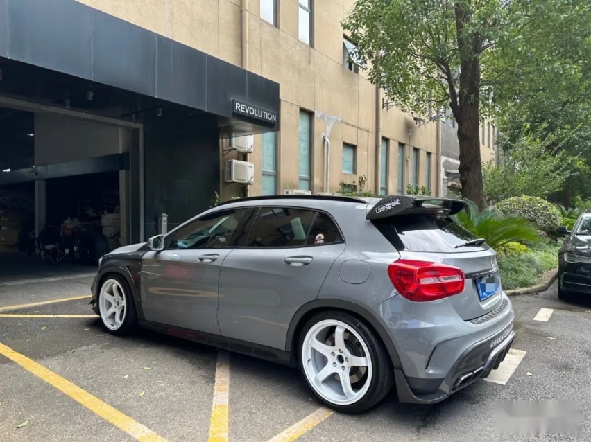 忽悠母亲买了辆奔驰GLA45 AMG，我将它改出了