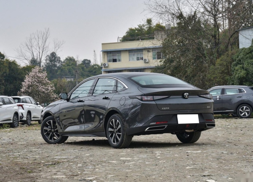 现款7.29万起售，长安第三代逸动即将上市，搭载1.5T发动机