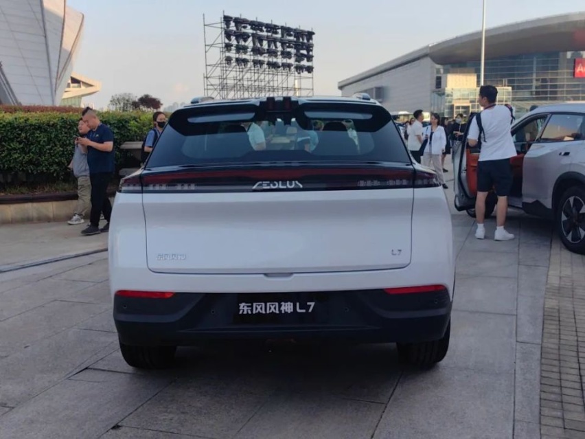 东风风神L7，不到13万的混动SUV
