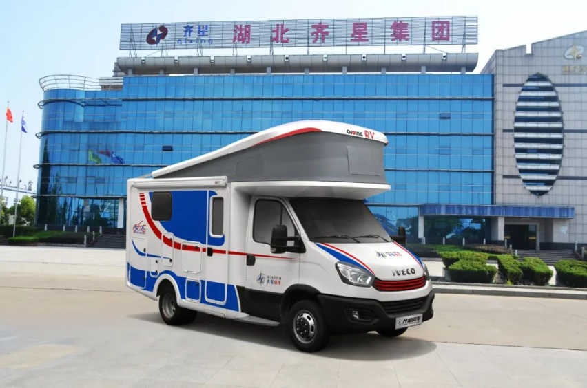 首款带拓展舱的齐星升顶房车，C型大空间，车高2米5，全铝骨架配置全