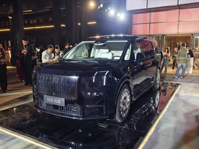 极氪009光辉上市 售价：78.9万
