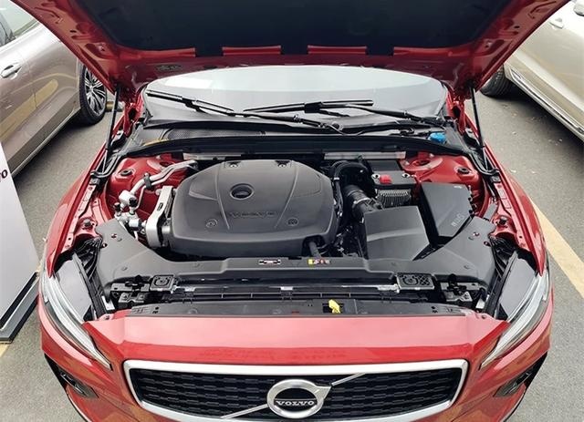 这车20万多，配2.0T+8AT+自适应底盘，还要啥奔驰宝马