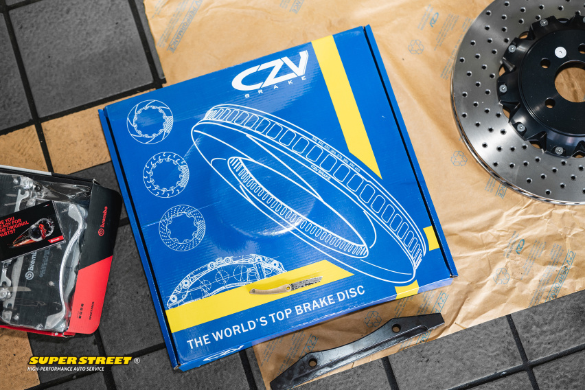奔驰E级更换Brembo HP2000刹车片CZV打孔刹车盘
