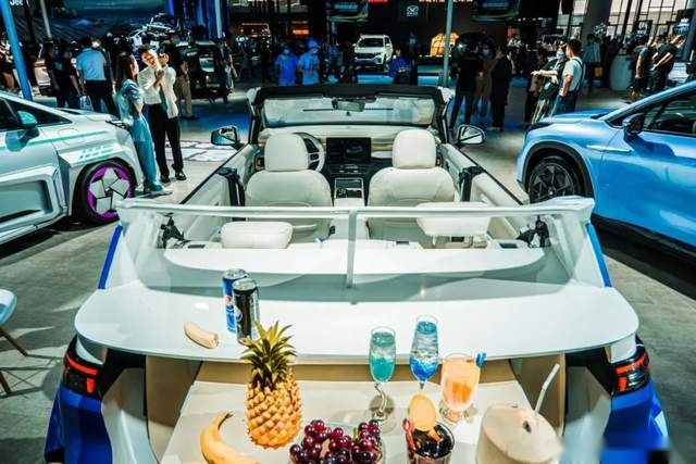 定制改装新玩法，AION Y爱琴海敞篷版、赛博电竞版闪现成都车展！