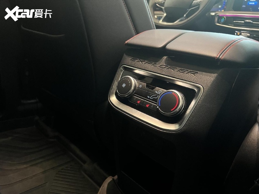 2内饰终于改了！30多万买合资SUV，为什么说全新福特探险者很值？