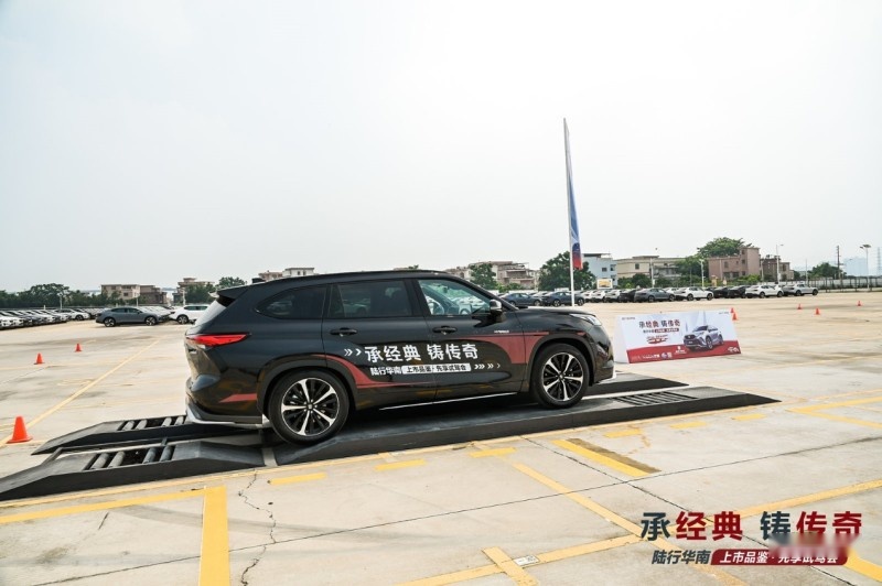 皇冠陆放先享试驾会，全民挑战解锁皇冠宠粉礼遇