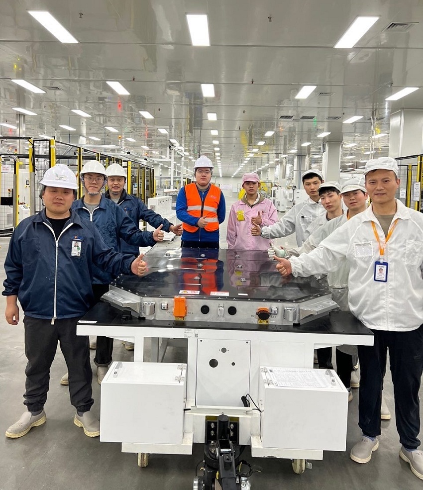 蜂巢能源第二代196Ah短刀叠片电池南京基地顺利下线交付