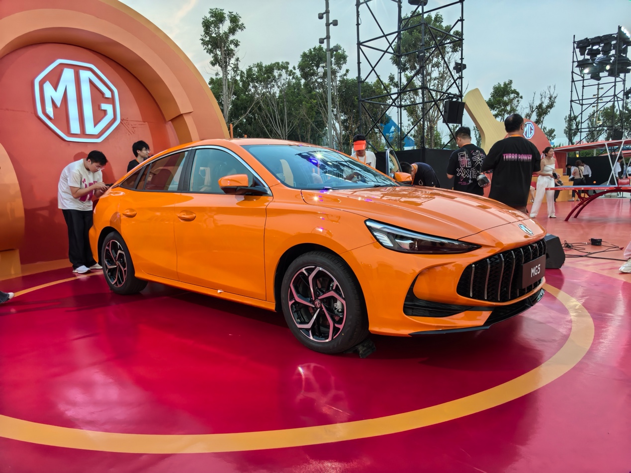 �ۃr5.99�fԪ����26��MG Cyberster��MG5����