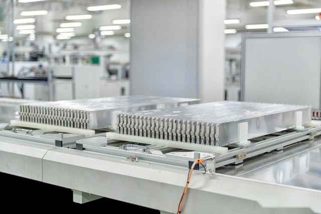 走进弗迪电池超级工厂，刀片电池“登峰造极”的秘密全藏在这里