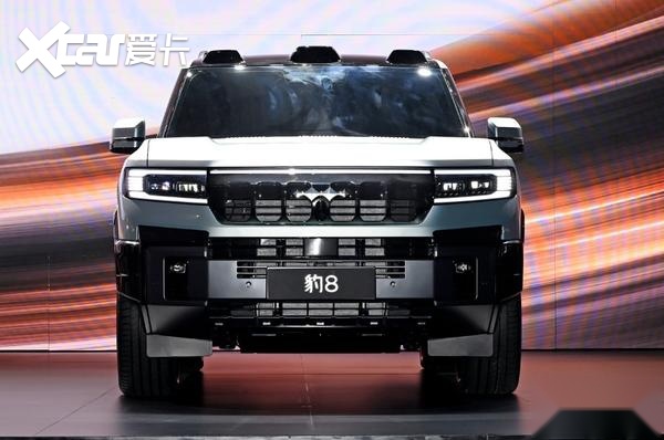 全新丰田普拉多内部代号为lc250,新车推出有两种外观版本,其一是从行