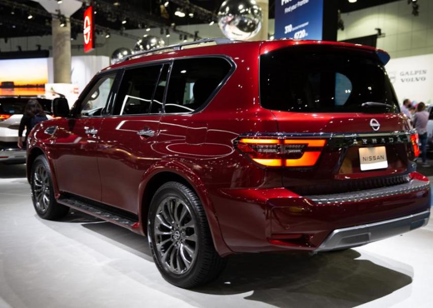 北美不怕烧油，国外途乐配5.6L V8发动机，但外观内饰真的太老