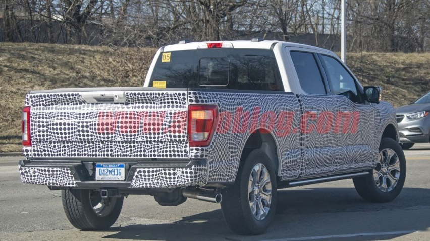 2021款福特F-150谍照，大尺寸娱乐系统，全液晶仪表