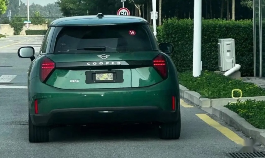 国产MINI Cooper EV量产车现身，长城宝马合作打造