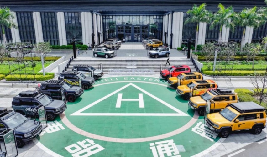 583家族+SUPER 9跑车，方程豹矩阵献礼比亚迪30周年