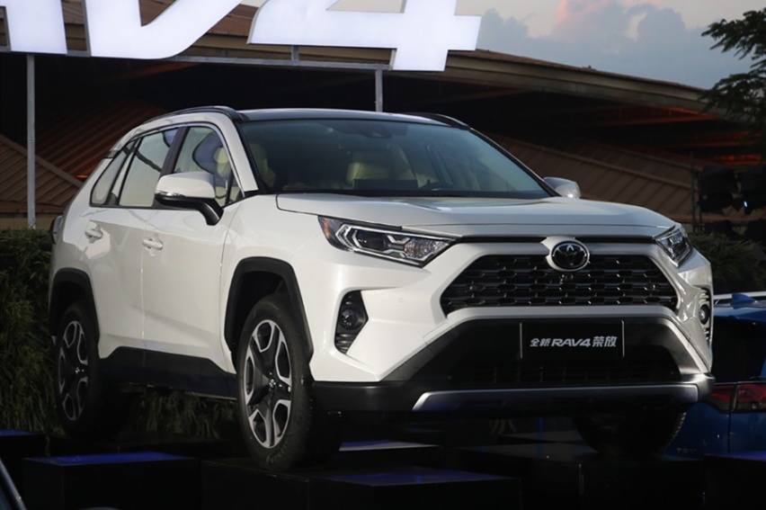 燃油双擎两开花，这一次，你看好RAV4荣放吗？