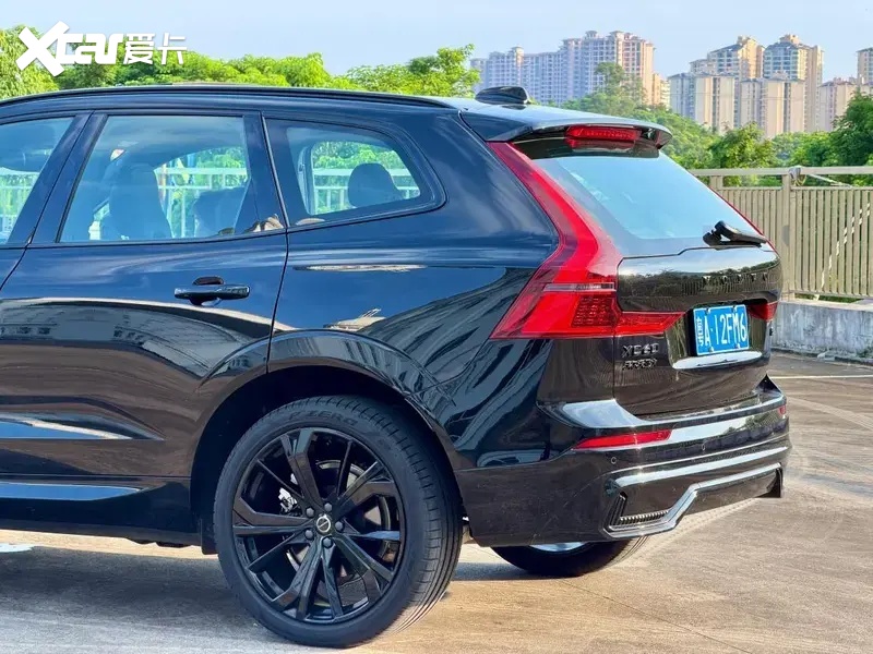 全新XC60黑武士：沃尔沃不装了，这次直接把北欧性冷淡穿成了一身黑