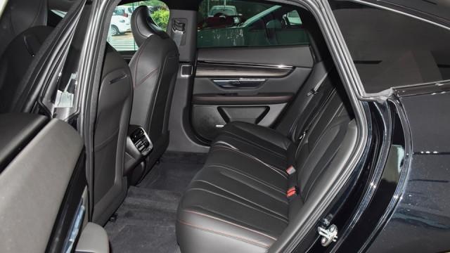 小鹏P7推新版本，零百比Model 3慢1秒，便宜近2万能买吗？