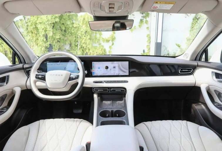 续航1704km，荣威D7限时10.98万起，秦PLUS只能望“7”项