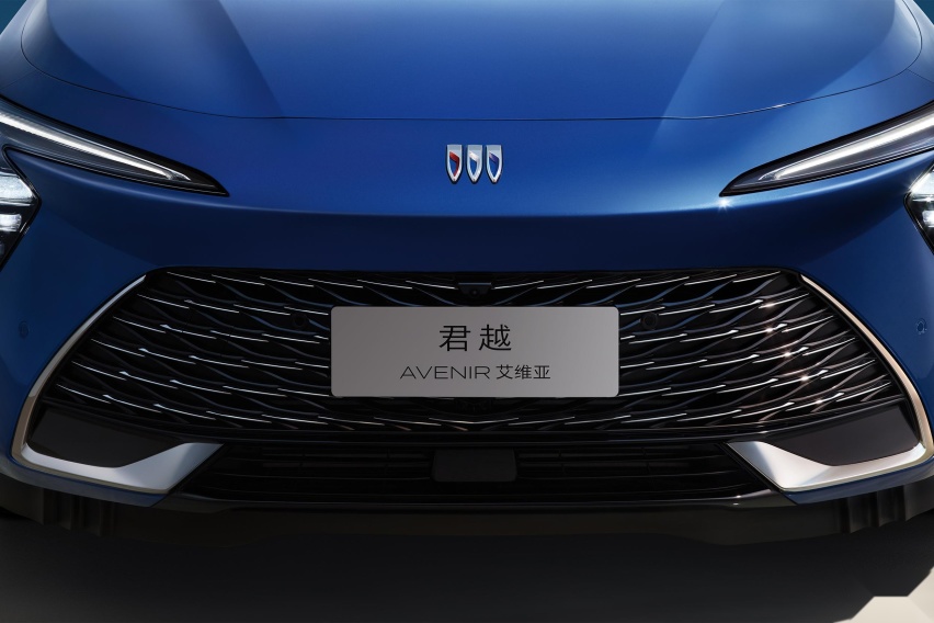 论排场，合资车里得看它？新君越官图发布，30寸6k屏，轴距2905mm