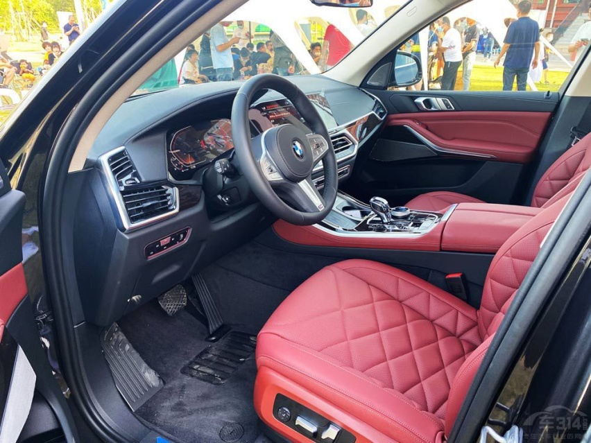 中大型SUV“神仙打架” 宝马X5对比小鹏G9