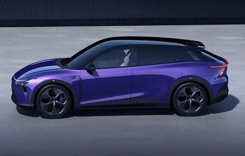 定位中大型纯电SUV，零百加速3.8秒，吉利新车极越01正式下线