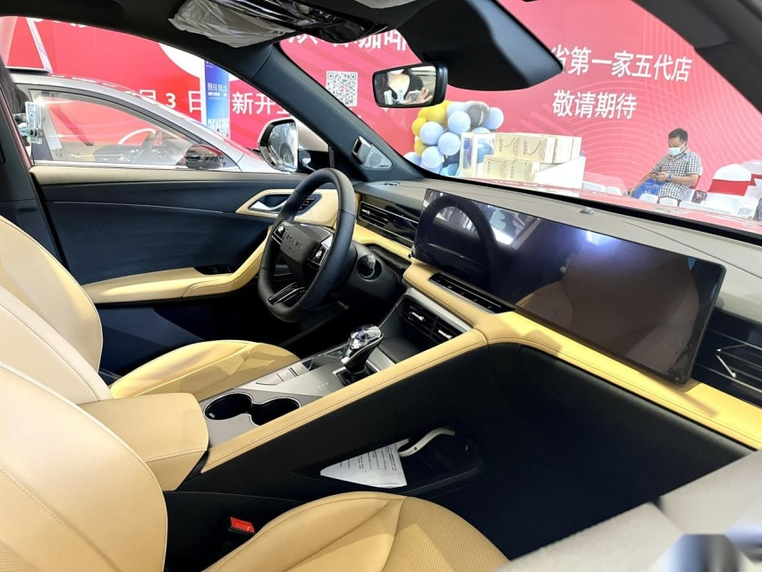 12.49万起售，两小时订单破万，第三代荣威RX5爆款回归？
