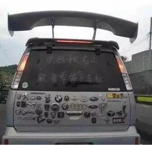 史上最小五菱宏光皮卡现身，配置齐全，六轮越野轮胎是亮点