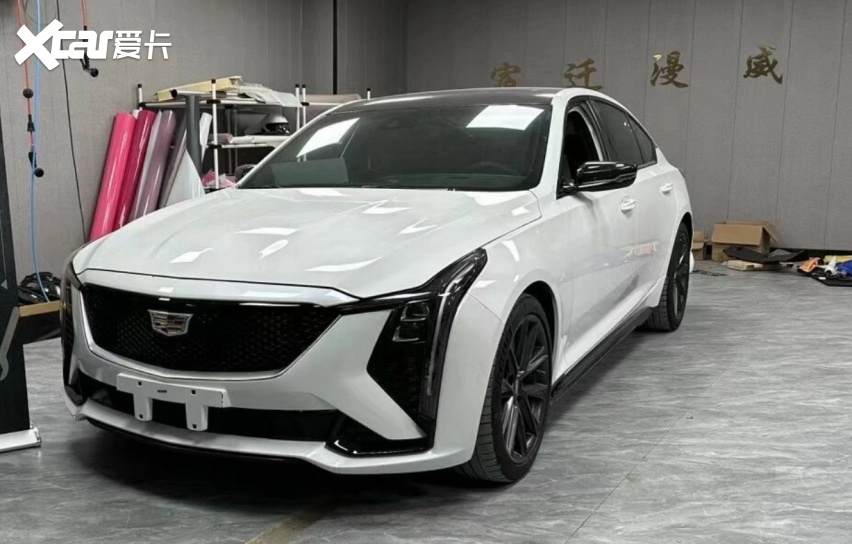 新款凯迪拉克ct5实车现身,换新前脸,配33英寸曲面屏,或降价?