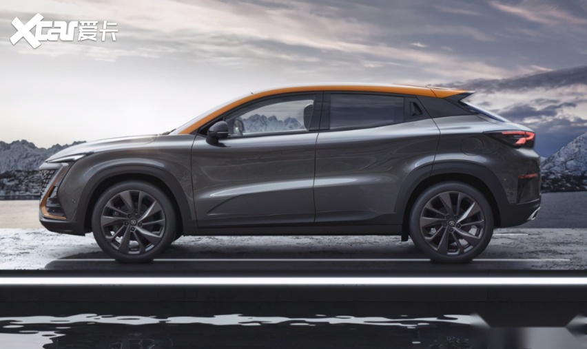 长安uni-t敞篷版现身街头,搭蓝鲸2.0t,网友:量产必买