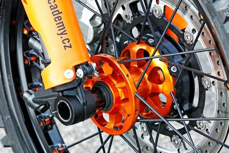 越野摩托新霸主 KTM 1290 Super EnduroR