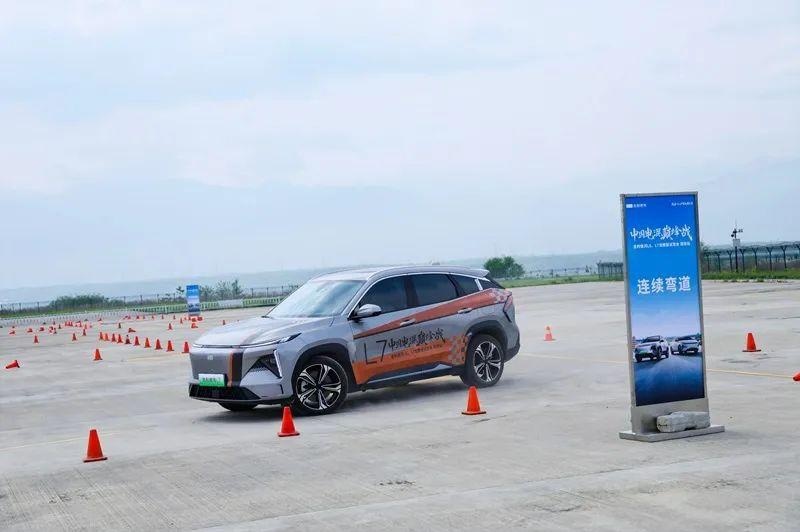 智能、性能、舒适、科技——吉利银河试驾会西安站精彩呈现