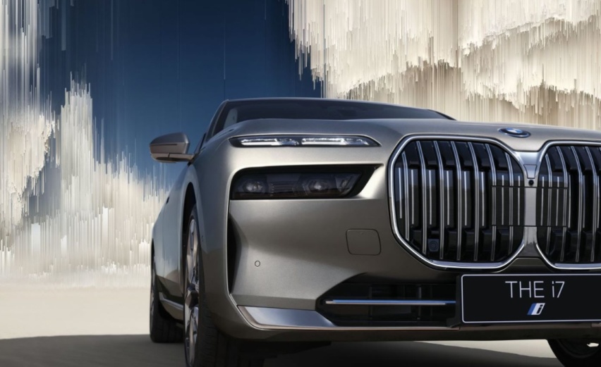创新纯电动BMW i7到店，首批车主将获限量版艺术版画