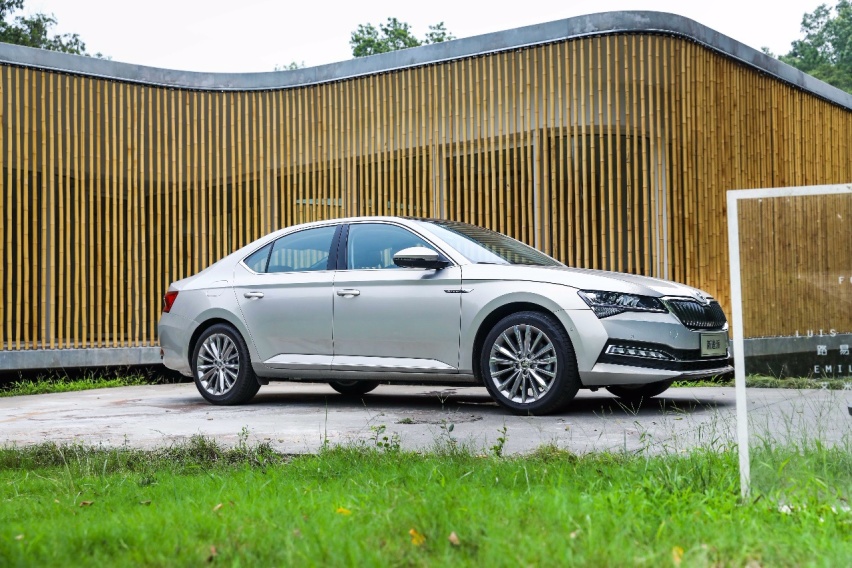 配置水平更上一层楼！试驾斯柯达新速派380TSI