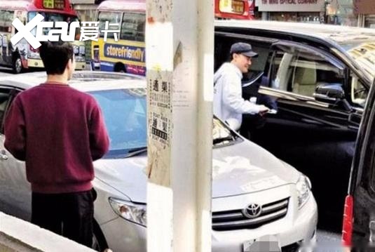 陈奕迅年收入8600万，开埃尔法买咖啡，网友：感觉被圈粉了