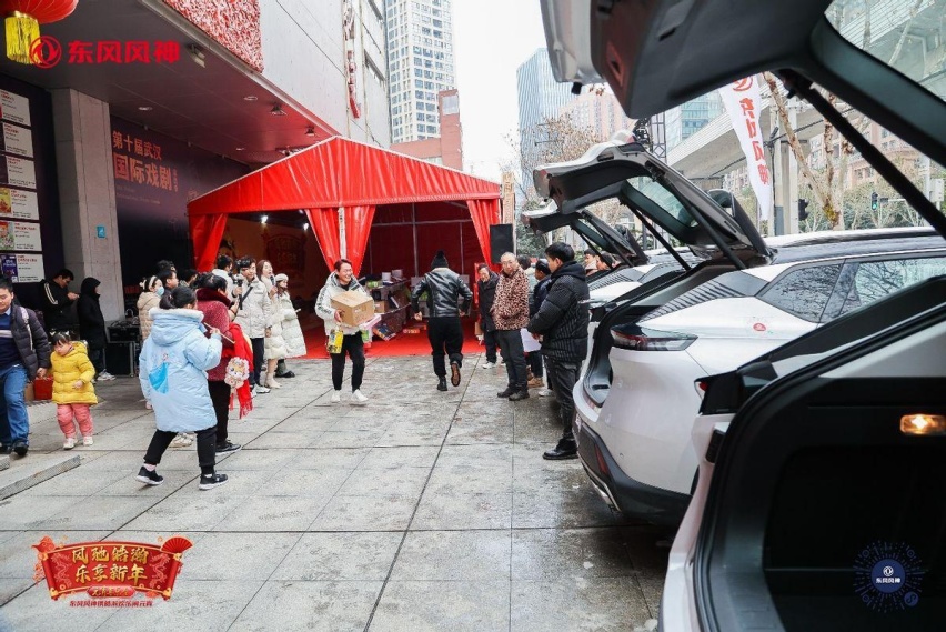 风驰皓瀚 乐享新年 东风风神携皓瀚欢乐闹元宵