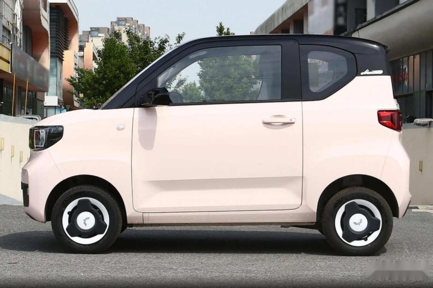 敢下乡才是真国民车，五菱MINI EV仅2.98万起售，最高降1.3万
