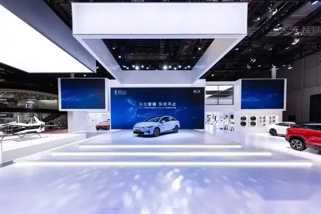蔚来月销近8000辆，但不是第一，也不是第二