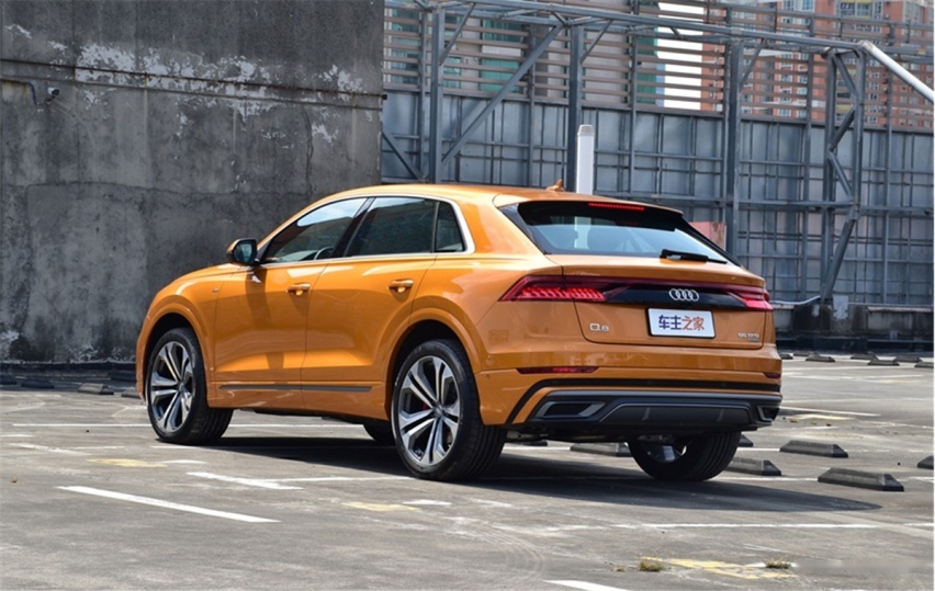 百万级Coupe SUV实拍对比 宝马X6和奥迪Q8谁更香？