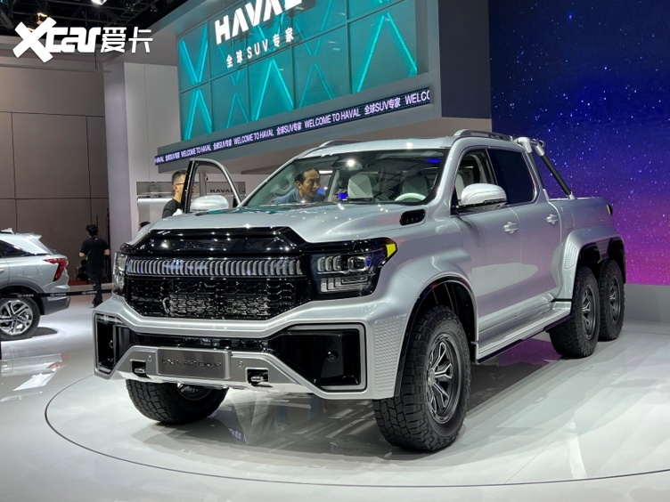 3轴5把锁 3.0t插混,实拍国内首个6驱皮卡亮相车展,c本能开!