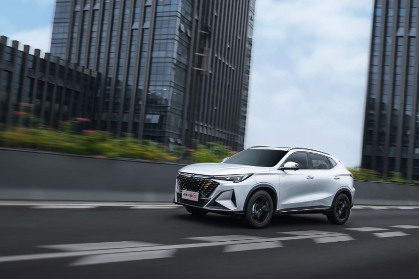 外观漂亮、科技感足，新款欧尚X5/X5 PLUS联袂而来，8.89万起