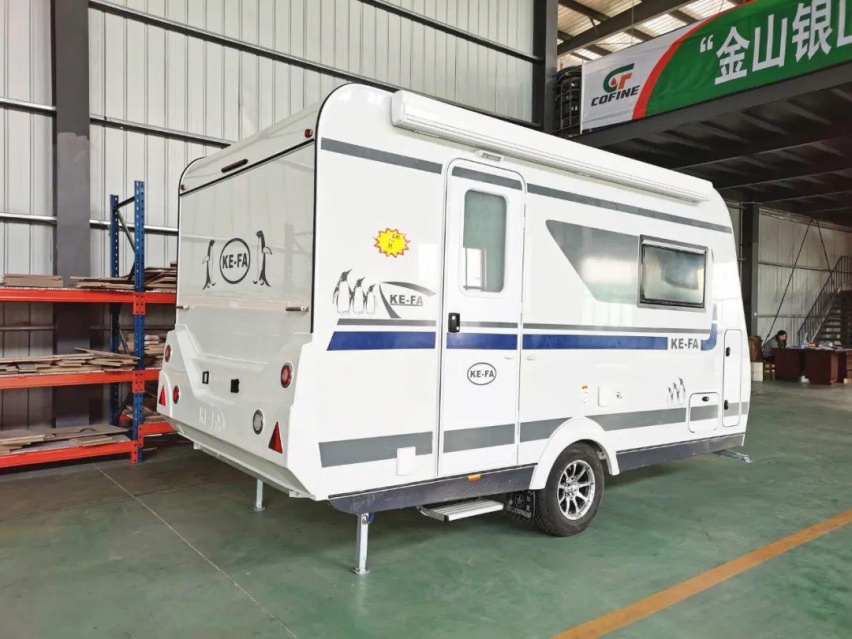 小巧精致又实用的科发小企鹅拖挂房车，小户型设计可满足一家人使用