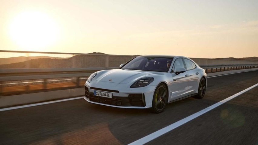 换代的保时捷Panamera，再推三款插混车型，纯电续航96km