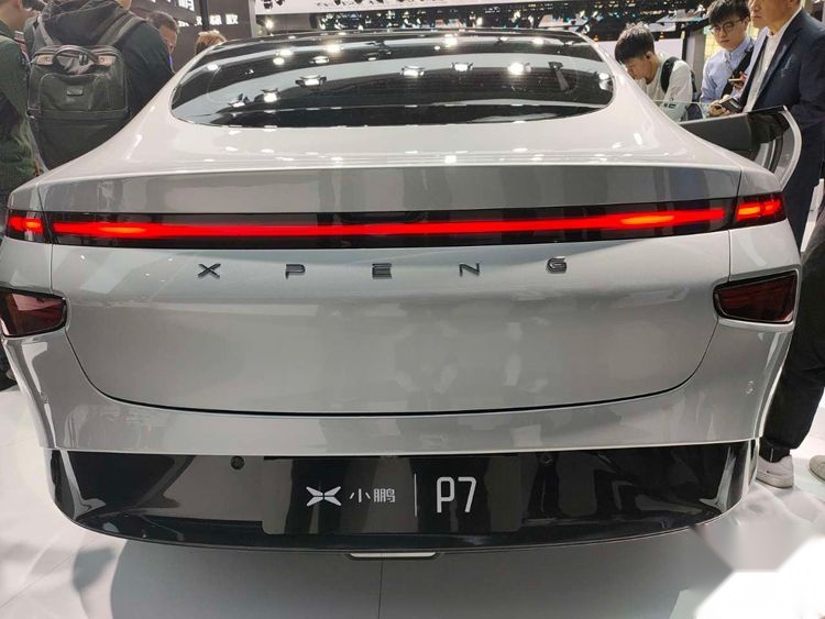 2019广州车展：小鹏P7公布预售价 特斯拉麻烦了