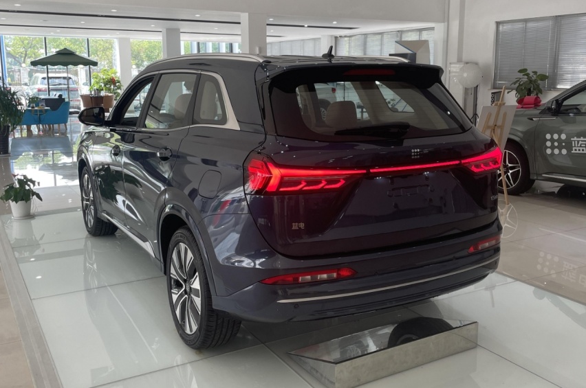 问界M7平替？蓝电E5 PLUS到店，配华为车机，续航1300km