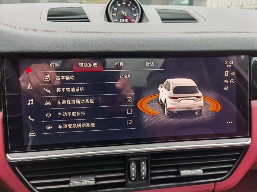 新款保时捷帕拉梅拉 卡宴升级TURBO尾翼 变道辅助后方来车提示