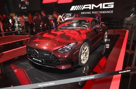 200万的大V8，奔驰AMG GT，但是连小米都跑不过