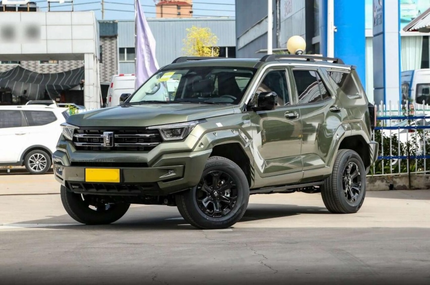 国产硬派SUV，配2.0T插混动力，带适时四驱，实拍坦克400Hi4