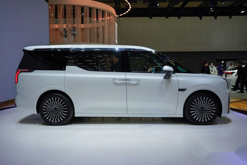 新能源豪华MPV 极氪009到底有什么实力？