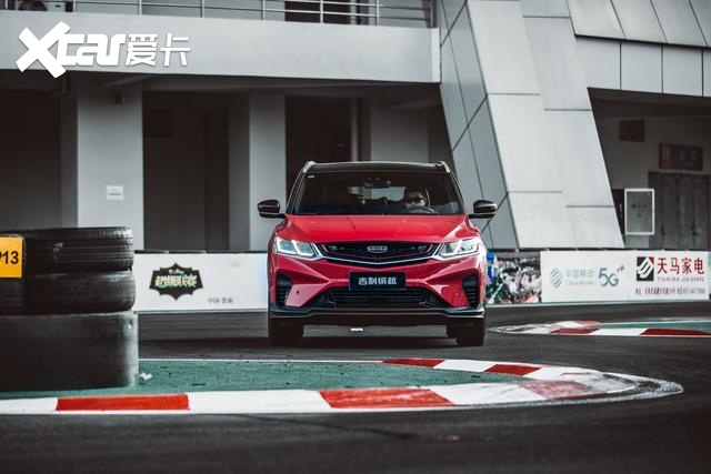 钢炮还是SUV？吉利缤越在赛道里和卡丁车会碰撞出怎样的火花