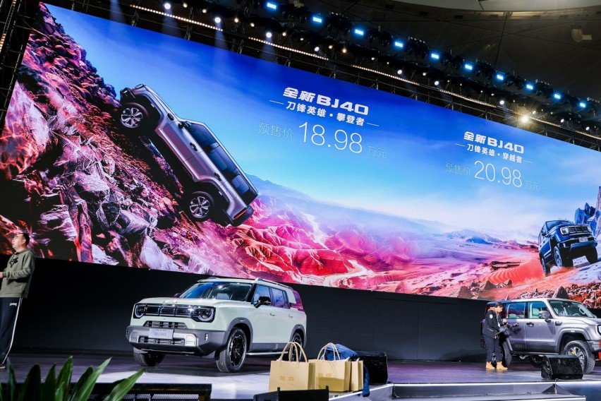北京汽车全新BJ40开启预售，18.98万起，电四驱BJ30同时亮相